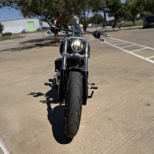 2026 Harley-Davidson® Breakout® Iron Horse Metallic Chrome Trim thumb 1