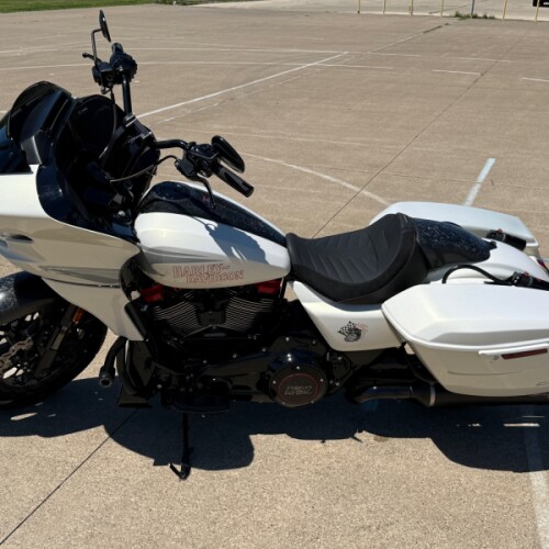 2024 Harley-Davidson® CVO™ Road Glide® ST Golden White Pearl thumb 0