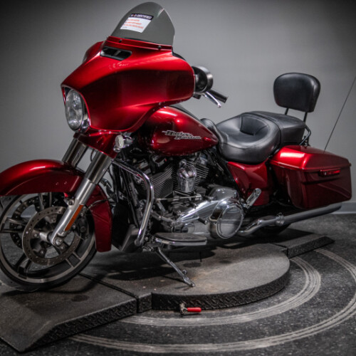 2017 Street Glide® Special (FLHXS) thumb 2