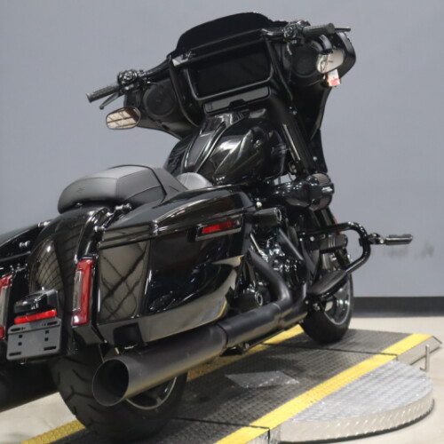 2024 Harley-Davidson® Street Glide® Vivid Black thumb 0