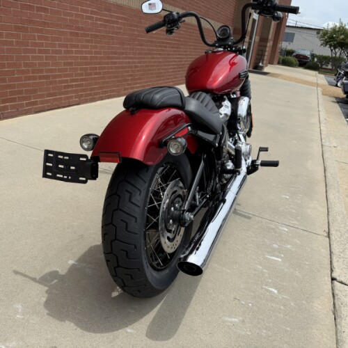2026 Harley-Davidson® Street Bob® Brilliant Red Chrome Cast Wheels thumb 0