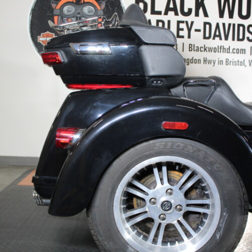 2023 Tri Glide® Ultra FLHTCUTG  thumb 3