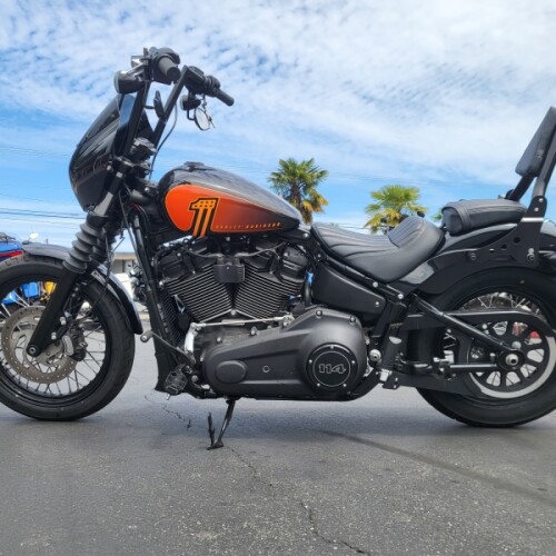 2021 Harley-Davidson® Street Bob® 114 Baja Orange thumb 2