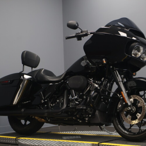 2021 Harley-Davidson® Road Glide® Special Vivid Black - Black Finish thumb 2