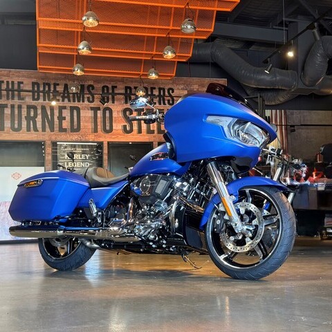 Harley-Davidson® Road Glide® 2025 FLTRX thumb 3