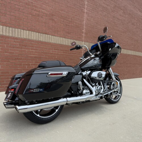 2026 Harley-Davidson® Road Glide® Midnight Ember Chrome Trim thumb 1