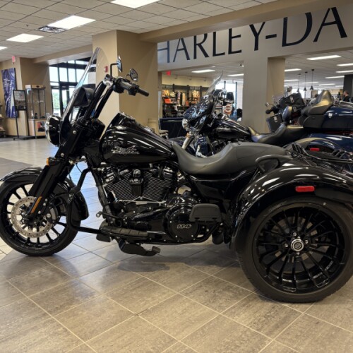 2025 Harley-Davidson® Freewheeler™ Vivid Black thumb 3