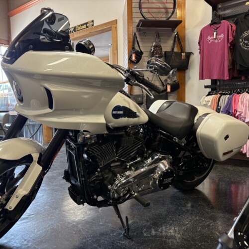 2026 Harley-Davidson® Low Rider® ST White Onyx Pearl Chrome Trim thumb 3