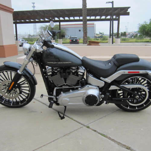 2026 Harley-Davidson® Breakout® Iron Horse Metallic Chrome Trim thumb 2