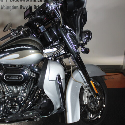 2013 CVO™ Ultra Classic® Electra Glide® FLHTCUSE8  thumb 2