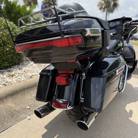 2016 Harley-Davidson® Ultra Limited Vivid Black thumb 0