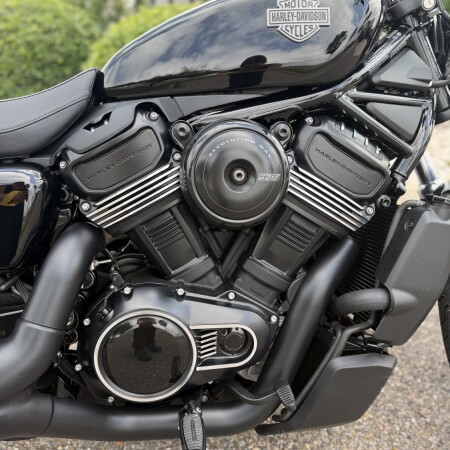 2026 Harley-Davidson® Nightster® Vivid Black Black Trim thumb 2