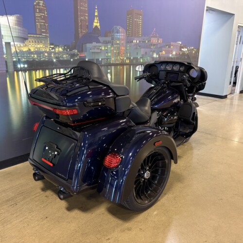 2025 Harley-Davidson® Tri Glide™ Ultra FLHTCUTG thumb 0