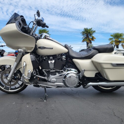 2022 Harley-Davidson® Road Glide® White Sand Pearl thumb 1