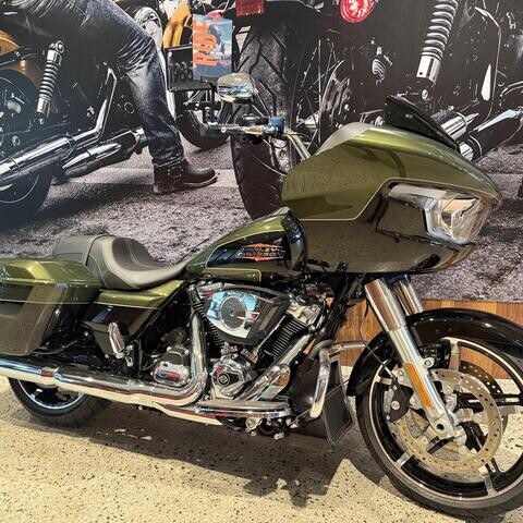 Harley-Davidson® Road Glide® 2025 FLTRX thumb 3