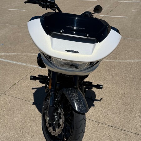 2024 Harley-Davidson® CVO™ Road Glide® ST Golden White Pearl thumb 2