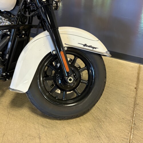 2025 Harley-Davidson® Heritage Classic FLHC thumb 2
