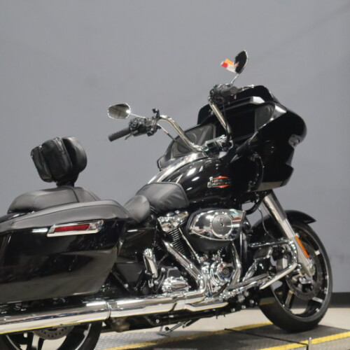 2026 Harley-Davidson® Road Glide® Vivid Black Chrome Trim thumb 1