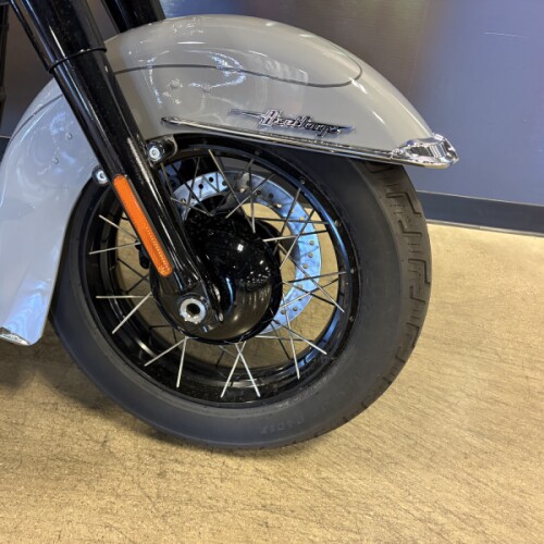 2026 Harley-Davidson® Heritage Classic FLHC thumb 2
