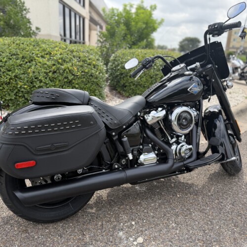 2026 Harley-Davidson® Heritage Classic Vivid Black Black Laced Wheels thumb 1