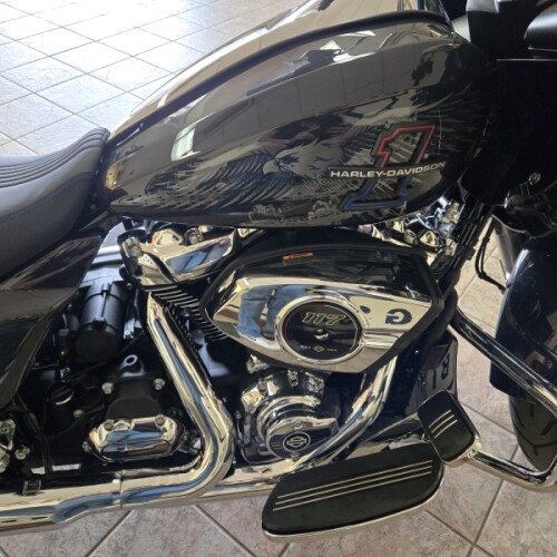 2026 Harley-Davidson® Road Glide® Midnight Ember Chrome Trim thumb 3