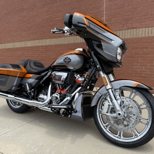 2026 Harley-Davidson® CVO Street Glide Torched Orange CVO Tri-Tone thumb 3