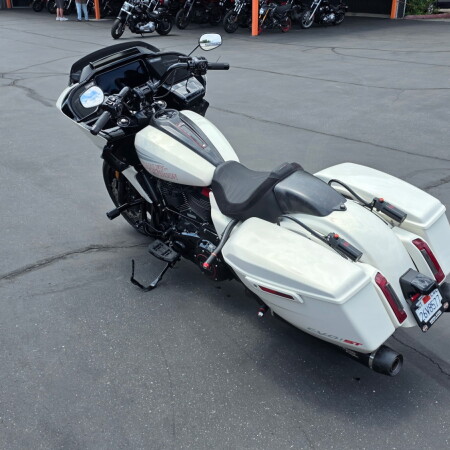 FLTRXSTSE 2024 CVO™ Road Glide® ST thumb 1