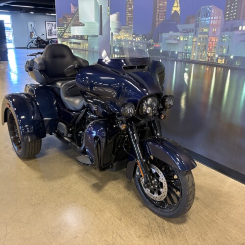 2025 Harley-Davidson® Tri Glide™ Ultra FLHTCUTG thumb 1