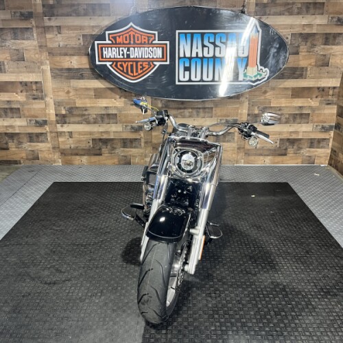 2026 Harley-Davidson® Fat Boy® Vivid Black Chrome Trim thumb 3