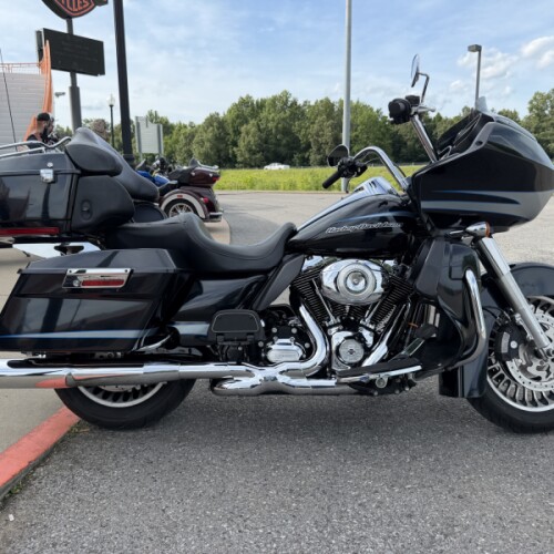 2013 Harley-Davidson® Road Glide® Ultra Midnight Pearl thumb 2