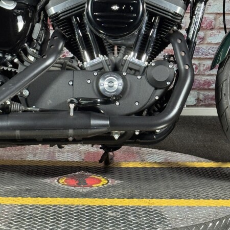 XL 883N 2021 Iron 883™ thumb 2