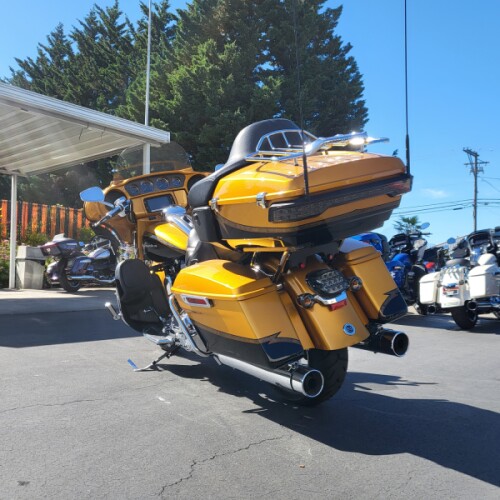 2015 Harley-Davidson® CVO™ Ultra Limited FLHTKSE thumb 0