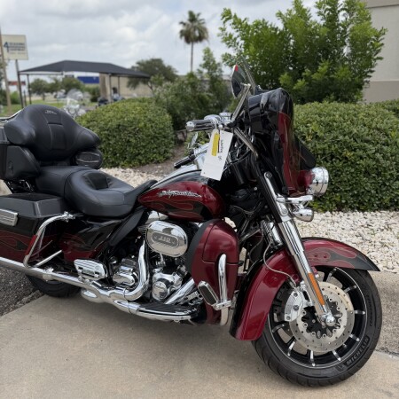 2011 Harley-Davidson® CVO™ Ultra Classic® Electra Glide® BLK EBR/RIO RED thumb 2