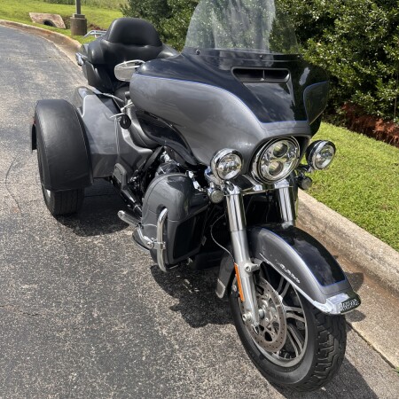 2022 Harley-Davidson® Tri Glide® Ultra | Used Three-Wheel Touring Motorcycle thumb 3