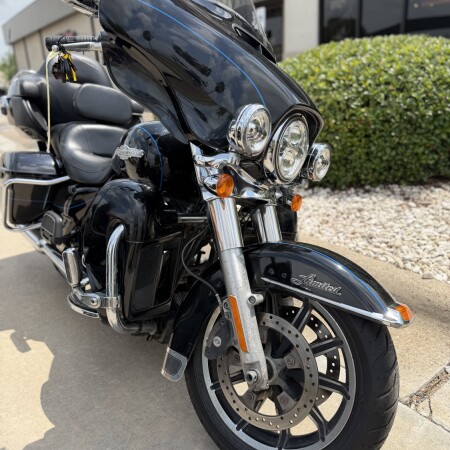 2016 Harley-Davidson® Ultra Limited Vivid Black thumb 3