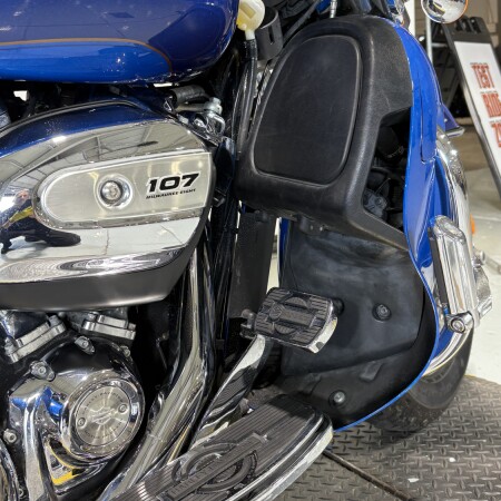 2017 Harley-Davidson® Tri Glide® Ultra Custom Colour Bonneville Blue/Fathom Blue thumb 0