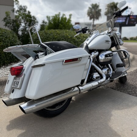 2020 Harley-Davidson® Road King® STNWSHD WHT PRL thumb 2