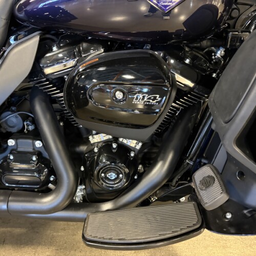 2025 Harley-Davidson® Tri Glide™ Ultra FLHTCUTG thumb 3