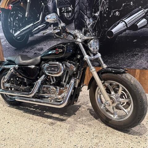 Harley-Davidson 2011 Harley-Davidson 1200CC XL1200C 1200 CUSTOM CRUISER  thumb 3