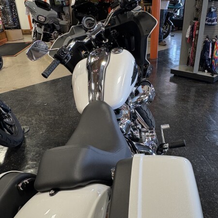 2026 Harley-Davidson® Low Rider® ST White Onyx Pearl Chrome Trim thumb 1