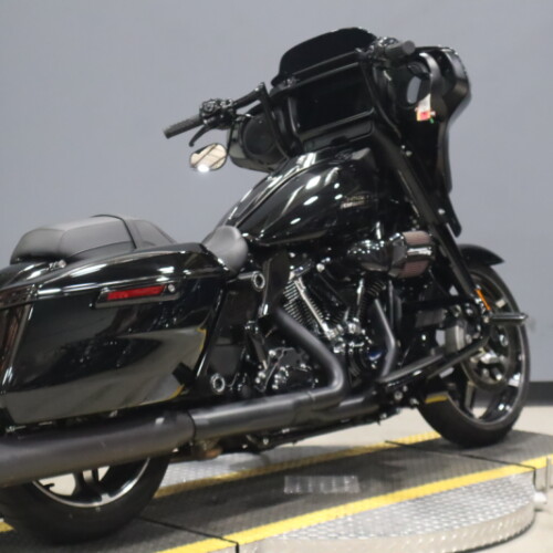 2024 Harley-Davidson® Street Glide® Vivid Black thumb 1