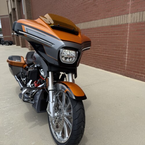 2026 Harley-Davidson® CVO Street Glide Torched Orange CVO Tri-Tone thumb 1