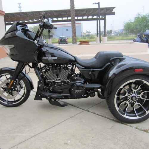 2026 Harley-Davidson® Road Glide 3 Vivid Black thumb 1