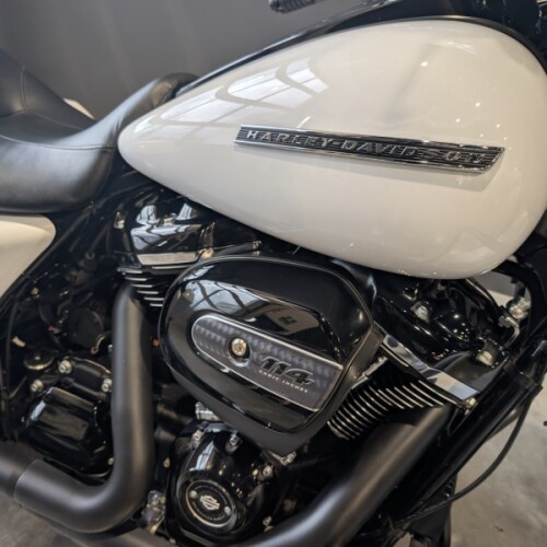2020 Harley-Davidson® Street Glide® Special Stone Washed White Pearl thumb 3