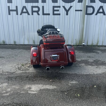2024 Harley-Davidson® Tri Glide® Ultra Red Rock / Vivid Black thumb 1