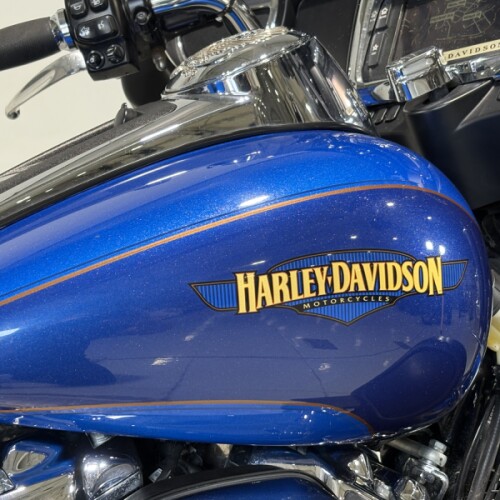 2017 Harley-Davidson® Tri Glide® Ultra Custom Colour Bonneville Blue/Fathom Blue thumb 2