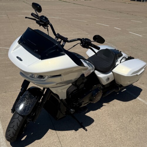 2024 Harley-Davidson® CVO™ Road Glide® ST Golden White Pearl thumb 1