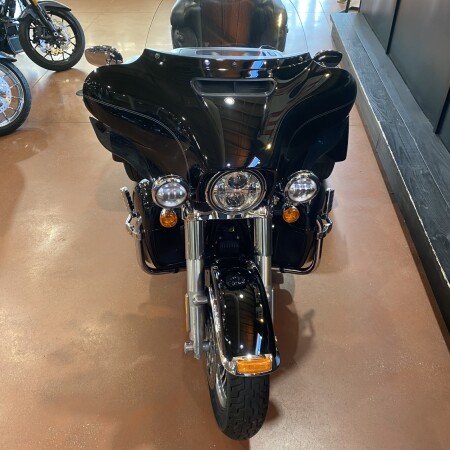 2015 Harley-Davidson® Tri Glide® Ultra FLHTCUTG thumb 1