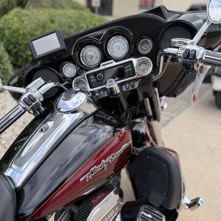 2011 Harley-Davidson® CVO™ Ultra Classic® Electra Glide® BLK EBR/RIO RED thumb 0