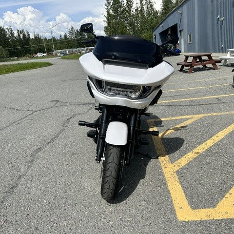 2024 Harley-Davidson® Road Glide® thumb 2